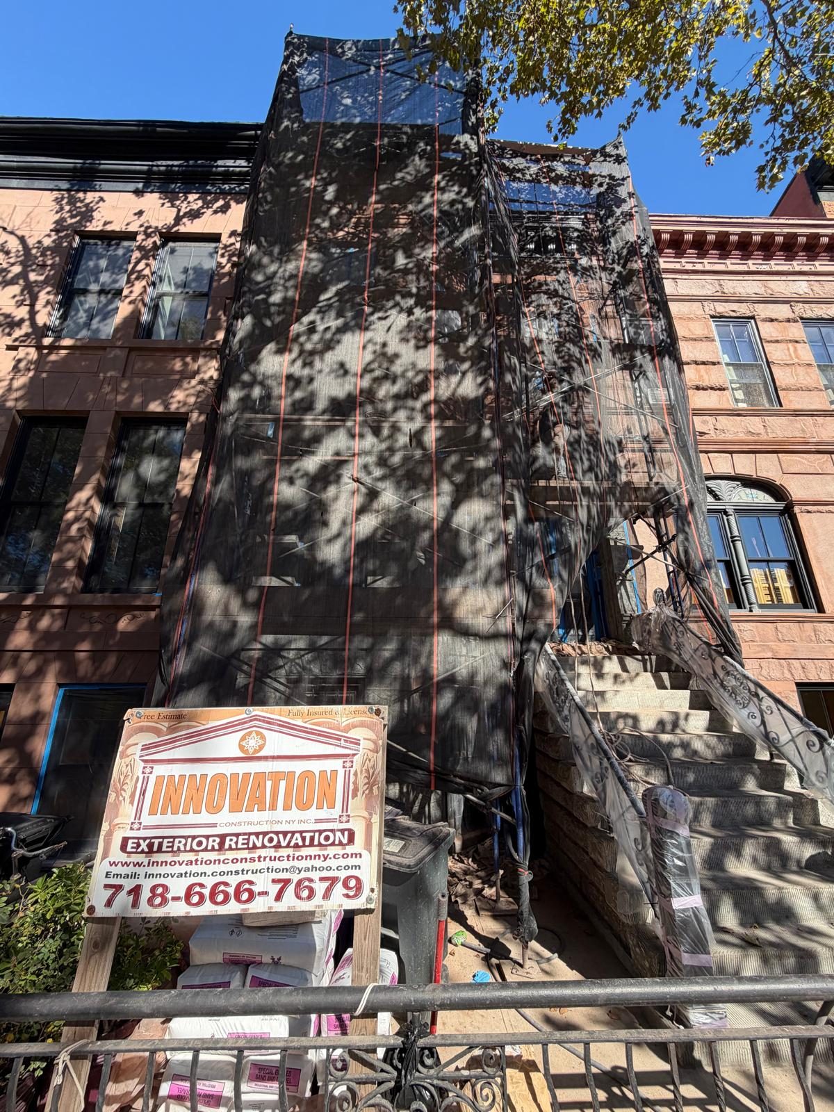 Brick pointing with NHL natural hydraulic lime mortar on a Brooklyn brownstone